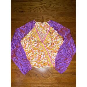 Free‎ People Long Sleeved V-Neck Shirt Size Medium